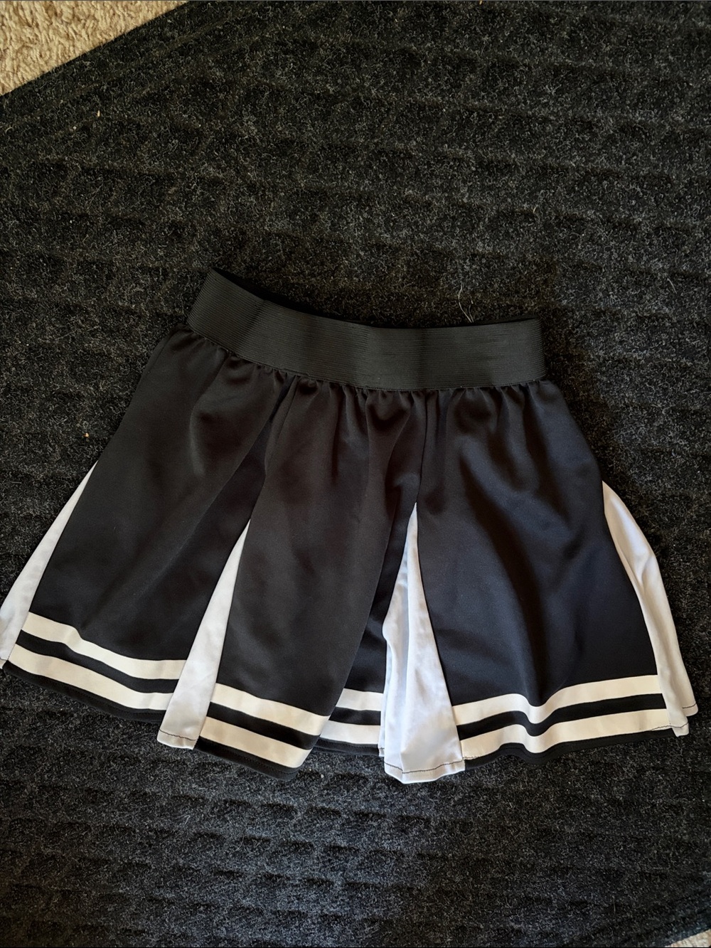 Black And White Pleated costume (Skater Skirt) Elastic Waistband Girls Size XL